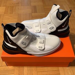 Lebron Soldier XIII Flyease GS
